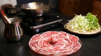 最高級のオオトロの部分だけを使った馬しゃぶ！
手間と愛情をいっぱい注ぐため、
前日までの予約販売のみとなります。