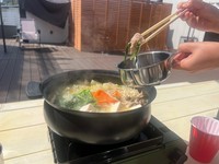 『アウトドア鍋セット』『満腹！BBQ鍋セット』内の鍋は、キムチ鍋・よせ鍋・地鶏鍋・白湯鍋の4種類から選べます。