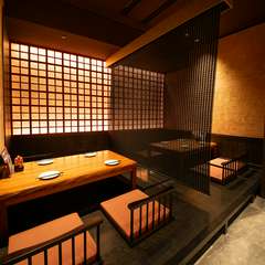 掘りごたつの個室や、テーブル席の半個室もあり様々な集いに