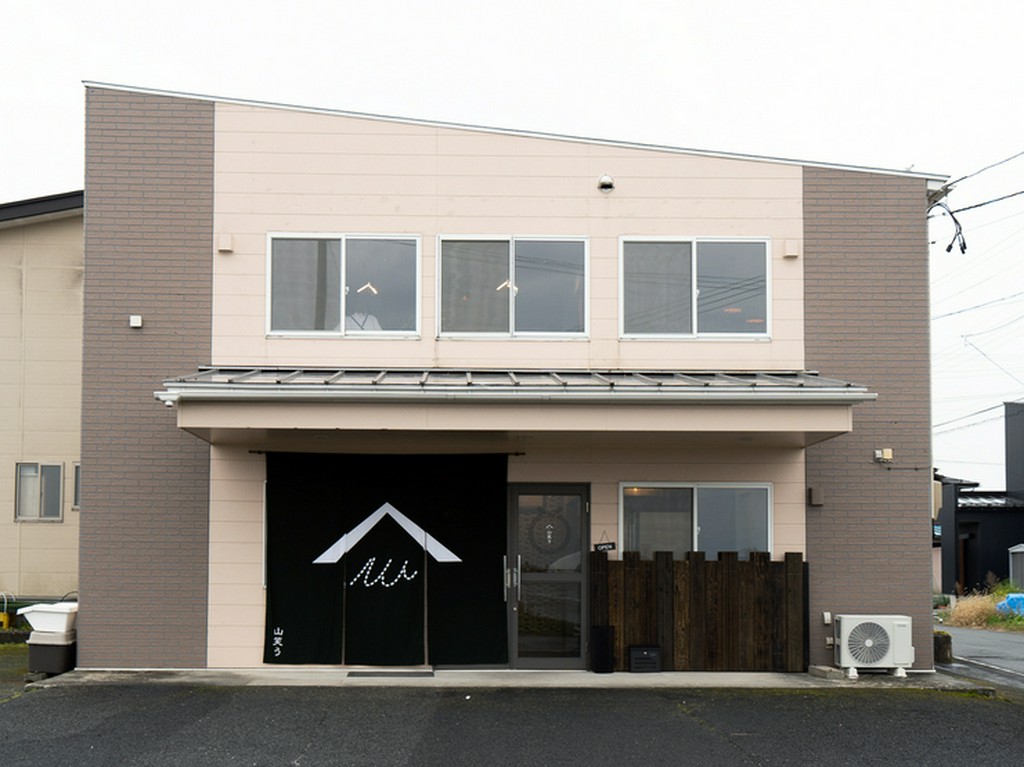 隠れ家カフェの新業態。ゆったりくつろげるSOBAカフェが登場