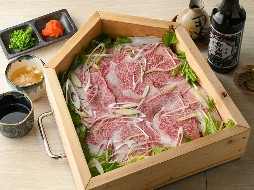 ほんのりとヒノキの香りをまとった『名物！咸宜苑せいろ蒸し』