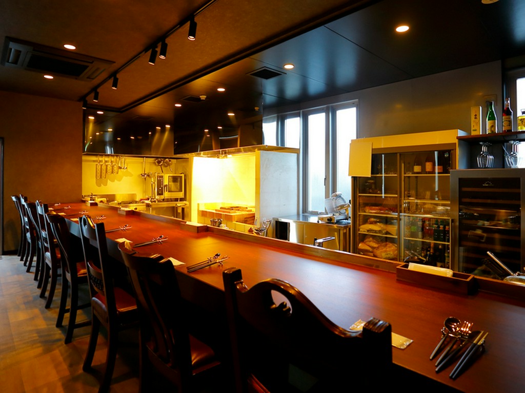 バーテイストのオシャレな空間で、一時の贅沢に浸る