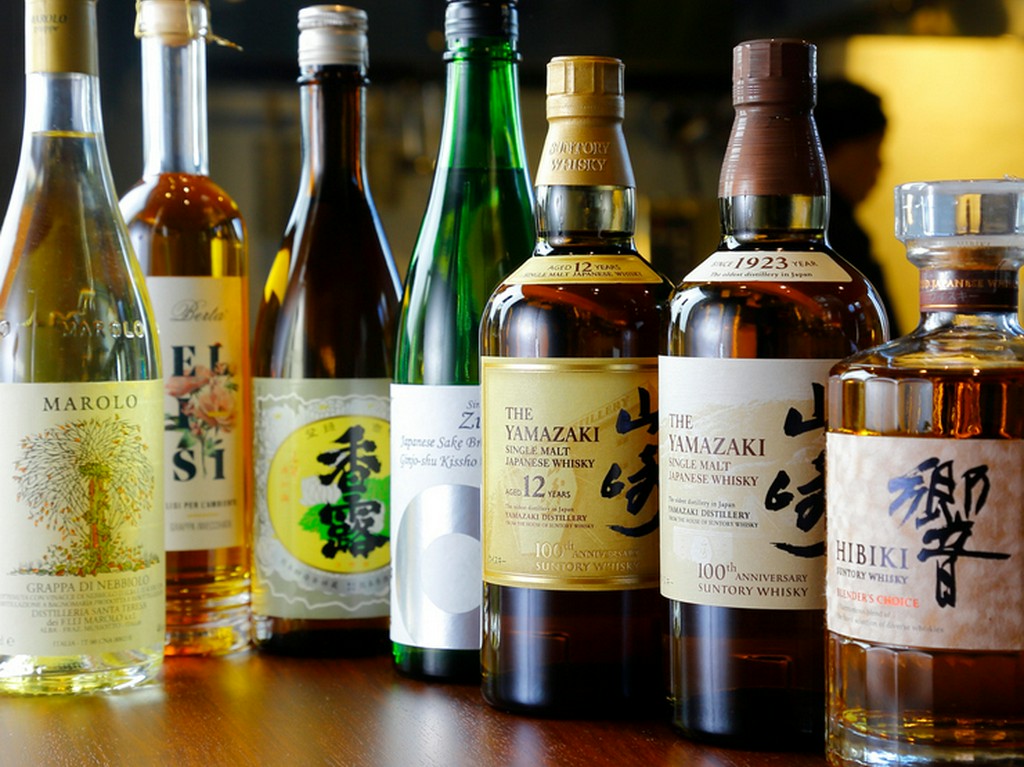ジャパニーズウイスキー他ドリンクも多彩。自分へのご褒美に最適
