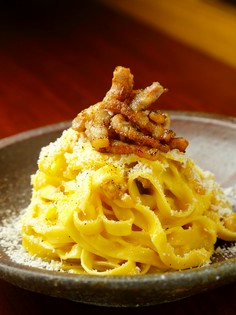 薪焼き風カルボナーラをはじめとした、多彩な『自家製パスタ』