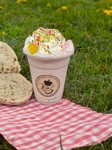ショーケースのお好きなジェラートでシェイクします!トッピングも合わせあなただけのオリジナルシェイクを味わってください。