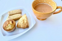 日替わりスープに選べる焼菓子(ショートブレッド、スコーン、マフィンいずれか1つ)当店でしか味わえない濃厚スープです。Sサイズなら¥432/440(テイクアウト/イートイン税込)手軽に満足できるランチはいかが?