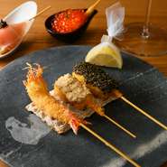 臨場感あふれるシェフの技をご堪能いただけるカウンター席のほか、4名様まで座れる半個室風のテーブル席も完備しております。東京メトロ日比谷線「虎ノ門ヒルズ駅」直結。大切な方との商談や会食におススメです。
