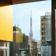 夜のライトアップされた東京タワーはとても綺麗で素敵なひと時をお過ごしいただけます。