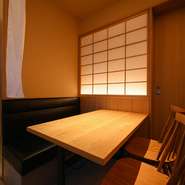 さまざまな創作串は、コースでゆったりと味わえます。ハレの日の食事会や、二人の特別な時間にも最適。贅沢な料理と共に過ごす特別なひと時は、感動的で素晴らしい思い出になることでしょう。