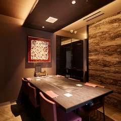 食事や会話をゆったりと楽しめる、落ち着きのある空間