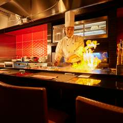 ゲストが食事の時間を存分に楽しみながら過ごせるようにサポート