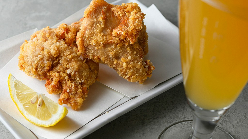 オシャレな雰囲気の中で乾杯。ちょっと大人なデートを演出