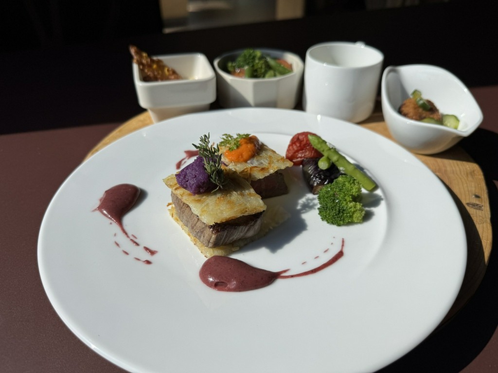 【数量限定】-aka-牛肉がメイン・イロハーブワンプレートランチ