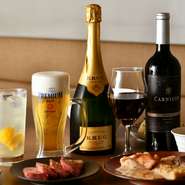 コースを利用した時に飲み放題をプラスできるのも、うれしいポイントです。焼肉に合うお酒が揃っており、ビールやワイン、日本酒など、さまざまなドリンクから選べます。