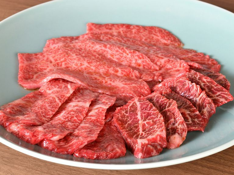 肉の強いおいしさが、しっかりと感じられる『赤肉(赤)盛り 2人前』