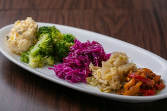 春夏秋冬、季節ごとの恵み。地元・福岡県産の新鮮野菜を使用した『野菜の前菜盛り合わせ（2人前）』