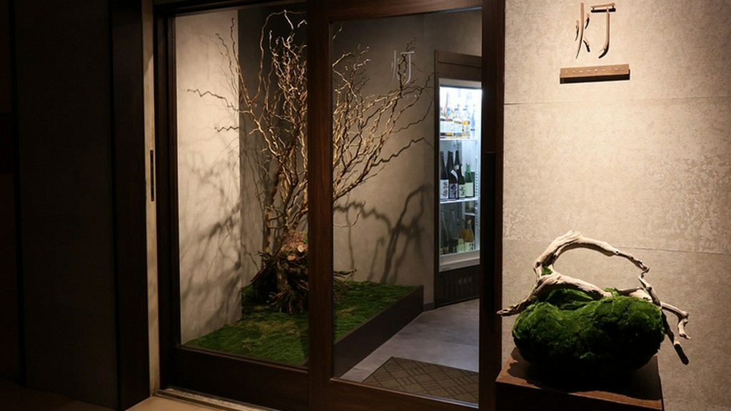 知っていると自慢になる一軒。21時以降は軽めのコースを用意