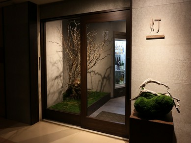 知っていると自慢になる一軒。21時以降は軽めのコースを用意