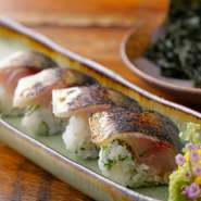 都会の喧騒を背に商店街を進むと現れる、和の情緒に包まれた和食店。【MAGI】は、石巻の食材を使用した炉端焼き、炭火焼きを堪能できます。四季折々の美食と美酒に酔いしれる、ワンランク上の飲み会にオススメです。