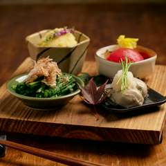 生ビール、各種焼酎、豊富なわりもんなどの飲み放題が2時間ついており、おすすめのコースとなります。