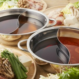 【冬季限定】心も体も温まる鍋を豊富にご用意しております。