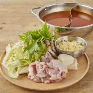 追加具材
・鶏モモ／鶏むね330円
・白菜／水菜／チーズ220円
・もやし110円
・しめじ165円
・リゾットセット275円
・追い出汁サービス　トマト鍋の出汁0円