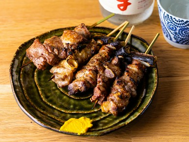 鮮度抜群＆バラエティー豊かな部位を楽しめる『もつ焼き』