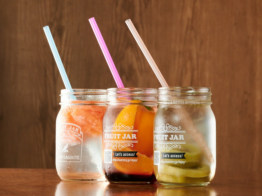 しっとり落ち着く店内で、かわいいカクテル片手に大人女子会を