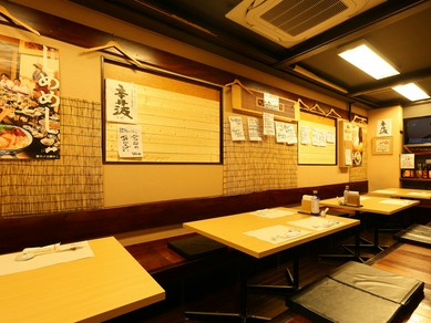 落ちついた空間でしみじみ一杯。当日オススメの日本酒も必見