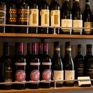 シェフが厳選する上質なワインは、イタリアの銘柄を中心に料理に合うお手頃な価格のものが取り揃えられています。他にウイスキーも10種、またサワーやカクテルなども豊富に用意されていて嬉しい限り。
