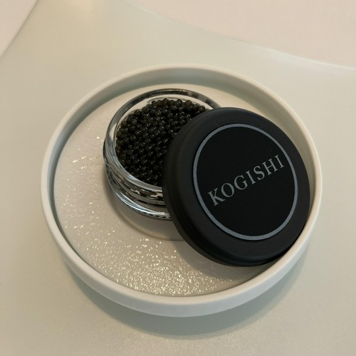 器は有田焼の名門「カマチ陶舗」特製の店オリジナル