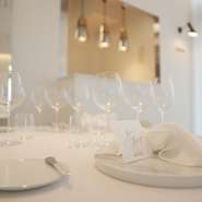 フィンランドの名作家具を配し、その造形美を活かしたコーディネートも、うっとりする美しさ。