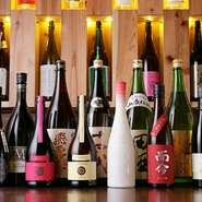 旬の料理のお供にはおいしいお酒を迎えたいもの。日本酒は15～20種類のオススメをセレクトしており。人気の銘柄を多数取り揃えています。プレミアムな限定メニューもあるので、来店時はぜひチェックを。