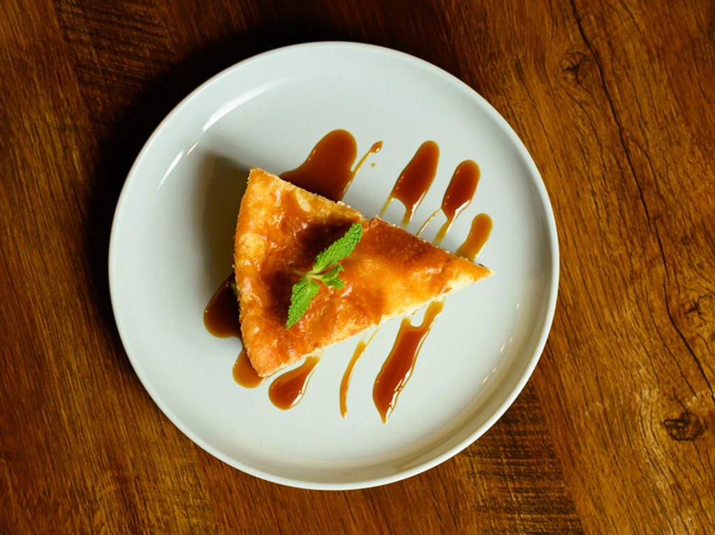 黒糖のチーズケーキにゴーヤチャンプルーなど、沖縄の味わいを