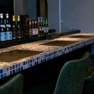 お洒落でありながら落ちつける雰囲気の店内は、肩肘張らずにお酒を楽しむことができると、只今人気上昇中。デートなどの際にも喜ばれるお店です。エスプレッソマシンで淹れるブレンドコーヒーも密かな人気。