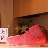 料理・空間・接客ともハイクオリティで、食体験が豊富なビジネスパートナーを安心してもてなせます。さらに、店主は英語と韓国語が堪能。海外のゲストを招き、和気あいあいと食事を楽しむシーンにも理想的です。