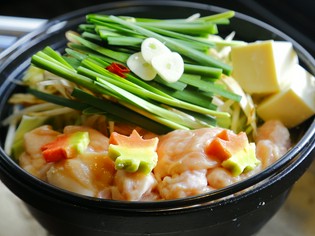 あか牛、香心ポーク、天草大王、海鮮を使った「4種類の鍋料理」