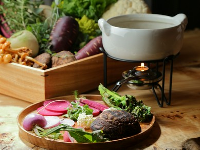 新鮮野菜と絶妙な調理。バーニャカウダの極上美味『薪火スタイル三島野菜バーニャカウダ』