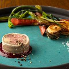 フレンチの華やかな味わいに魅了される至福の『肉料理』