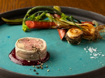 フレンチの華やかな味わいに魅了される至福の『肉料理』