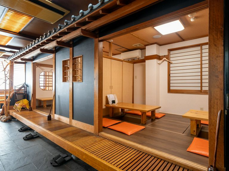 お子さまイスの貸し出しOK。プライベート感あふれる個室を完備