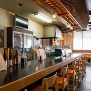 家族の集まりや宴会シーンなど、幅広い世代に愛されるこちらのお店。“おひとりさま”で利用するなら、カウンター席がオススメ。おいしい料理とお酒を楽しみめば、お腹も心も満たされます。