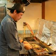 自慢の料理に合わせるお酒は、アサヒビールやニッカウヰスキーなど地元に拠点を構える企業ブランドがそろいます。さくら市の酒蔵・仙禽の日本酒など、季節のお酒を味わえるのも楽しみです。