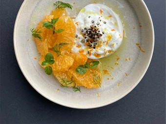 ブッラータチーズと季節のフルーツ-Burrata and Seasonal Fruits-