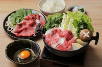 九州産黒毛和牛のすき焼き／うどん／卵／御飯／香の物