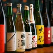天ぷら・旬の一品料理と味わいたい日本酒も、珠玉の銘柄を用意しています。ラインナップは常時15種前後、酒店オリジナル商品も楽しめるとのこと。お店に足を運んだ際は、ぜひチェックを。