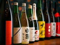 天ぷら・旬の一品料理と味わいたい日本酒も、珠玉の銘柄を用意しています。ラインナップは常時15種前後、酒店オリジナル商品も楽しめるとのこと。お店に足を運んだ際は、ぜひチェックを。