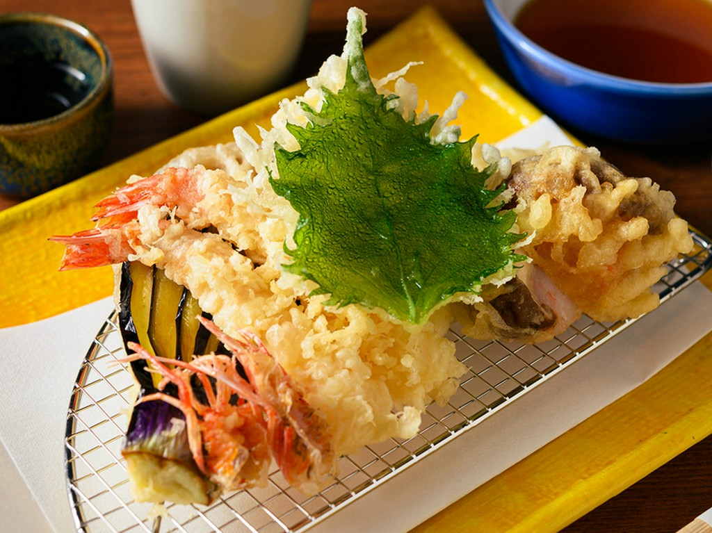 あっさりと軽やかに揚げる『天ぷら』
