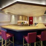 細やかな気配りも卒無く自然にこなして頂けるので、大切な場面でも気を使わずに安心してお食事出来ます。是非、大切な方と幸せな時間をお過ごし下さい。