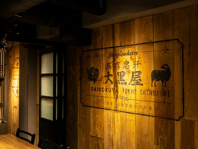 仕事帰りにフラッと気軽に立ち寄って、カウンター席で一人酒を